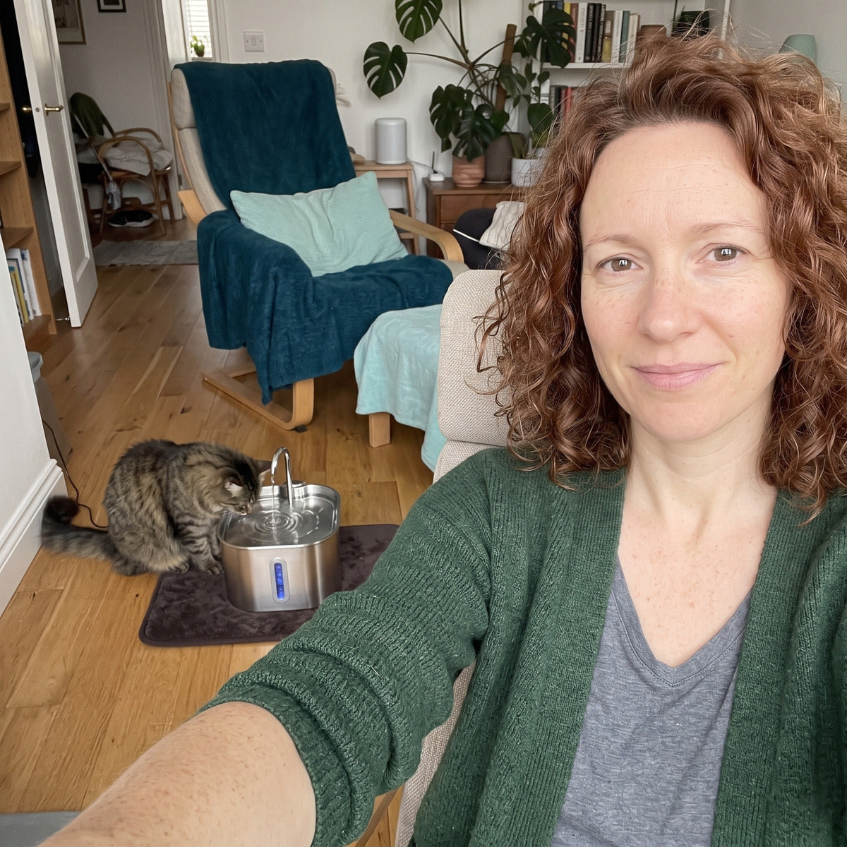 Owner selfie with cat beside fountain